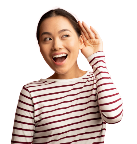 mulher com blusa listrada